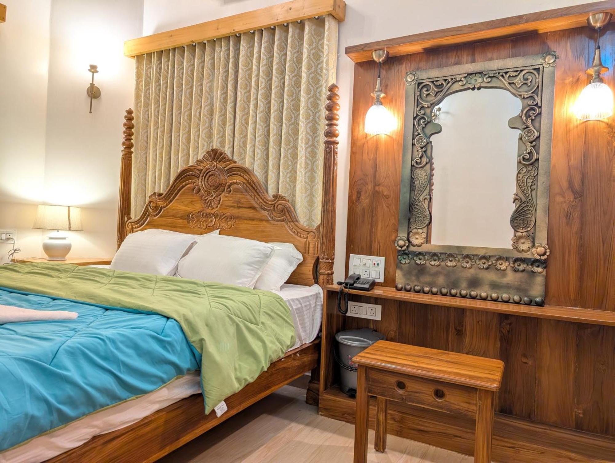 Dip Holidays Shanti Niketan Room photo